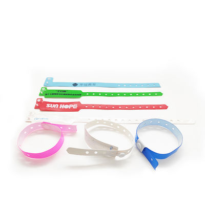 Adaptez le bracelet aux besoins du client d'étiquette du bracelet RFID de PVC de RFID avec beaucoup de couleurs