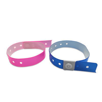 Adaptez le bracelet aux besoins du client d'étiquette du bracelet RFID de PVC de RFID avec beaucoup de couleurs